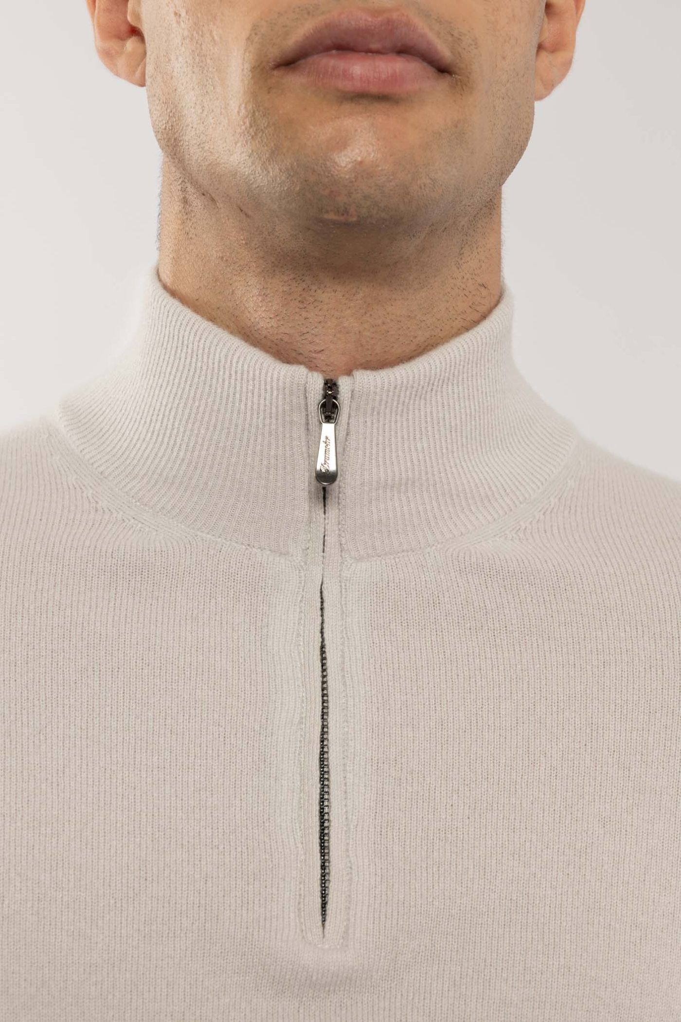 Henley Neckline with zipper in Cashmere